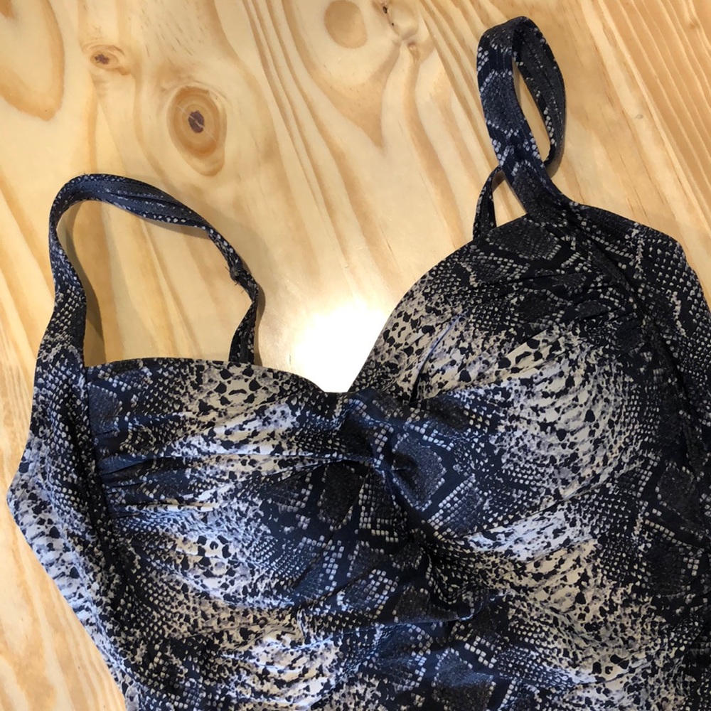SWIM TOP & BOTTOM🖤 - Picture 2 of 3